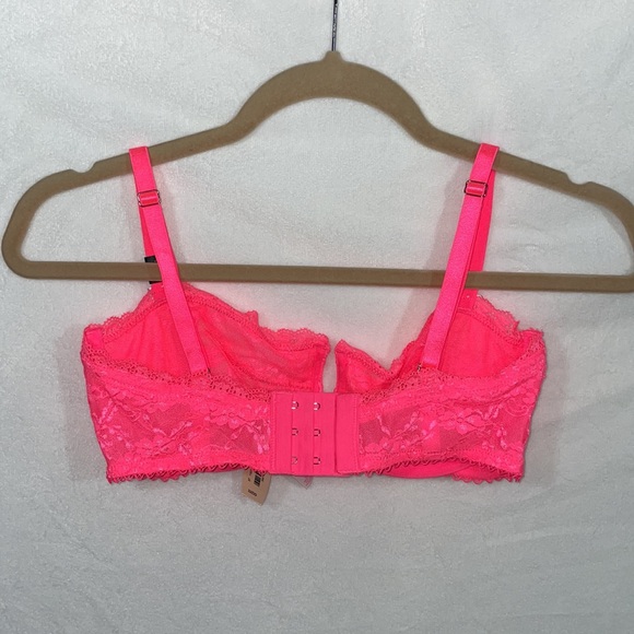 🌟 NWT 🌟 Victoria Secret Lace Bra sz 32DD Underwire and triple clasp support - Picture 3 of 7